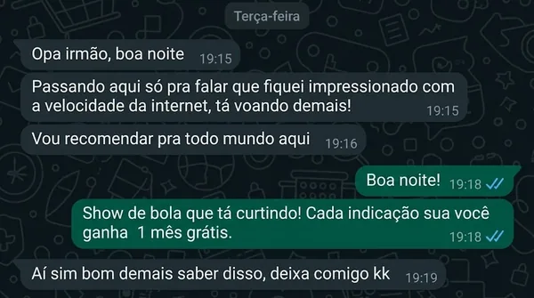 Print do WhatsApp: cliente escreve “fiquei impressionado com a velocidade da internet, tá voando demais! Vou recomendar pra todo mundo aqui”